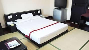 Minibar, in-room safe, free WiFi