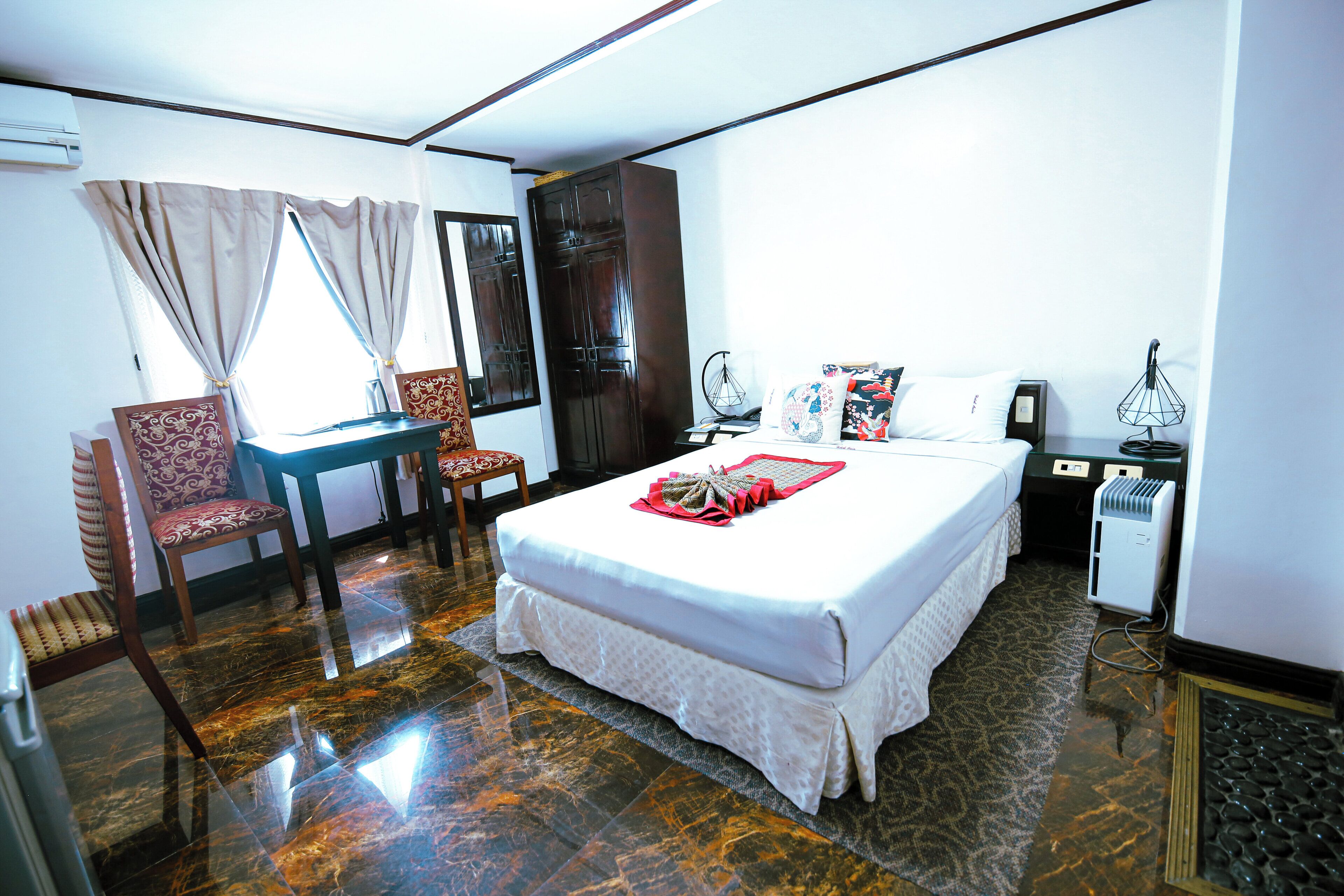 豪華單人房 | 迷你吧、房內夾萬、免費 Wi-Fi