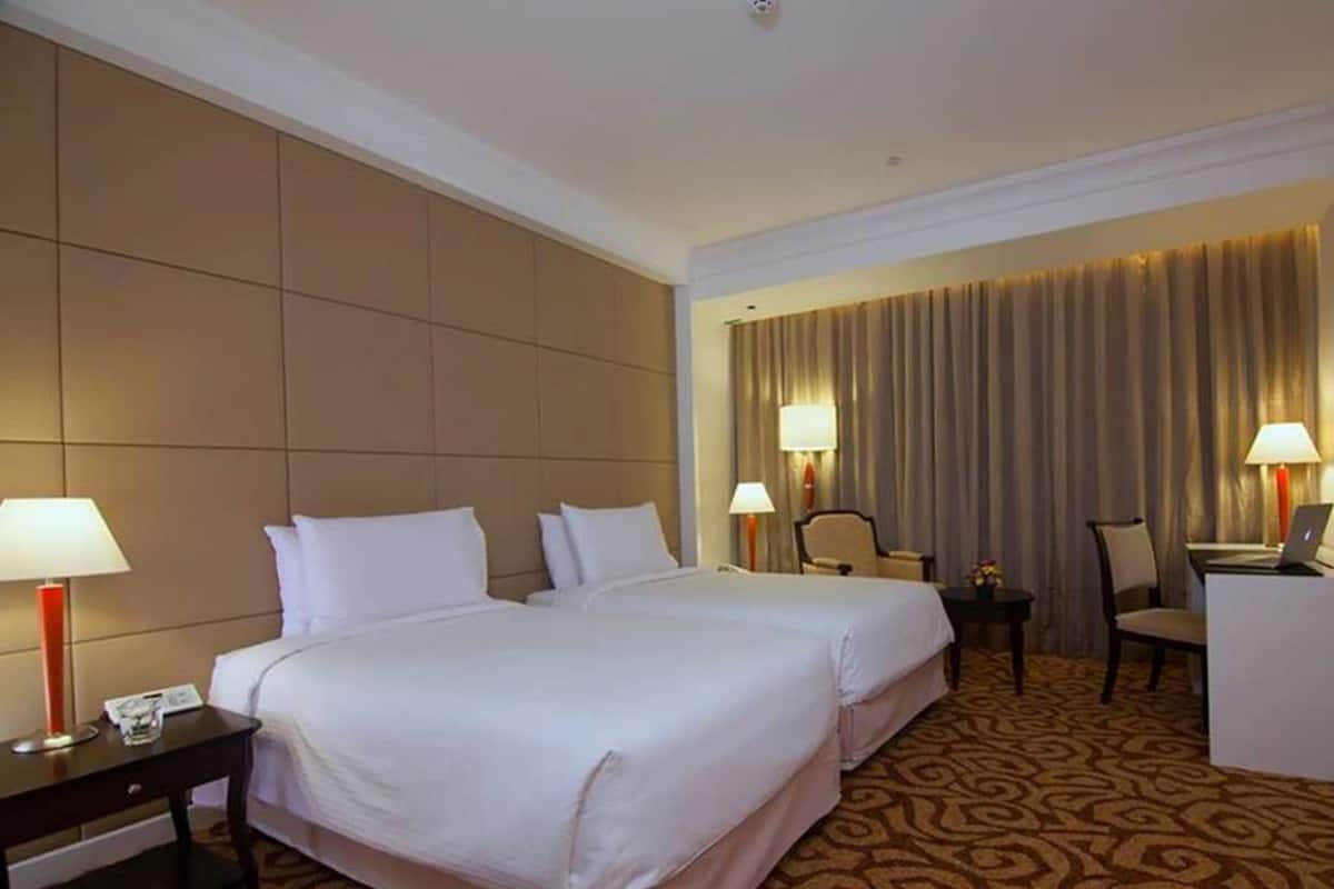 Minibar, két bảo mật tại phòng, bàn