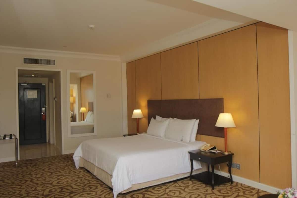 Minibar, in-room safe, desk, laptop workspace