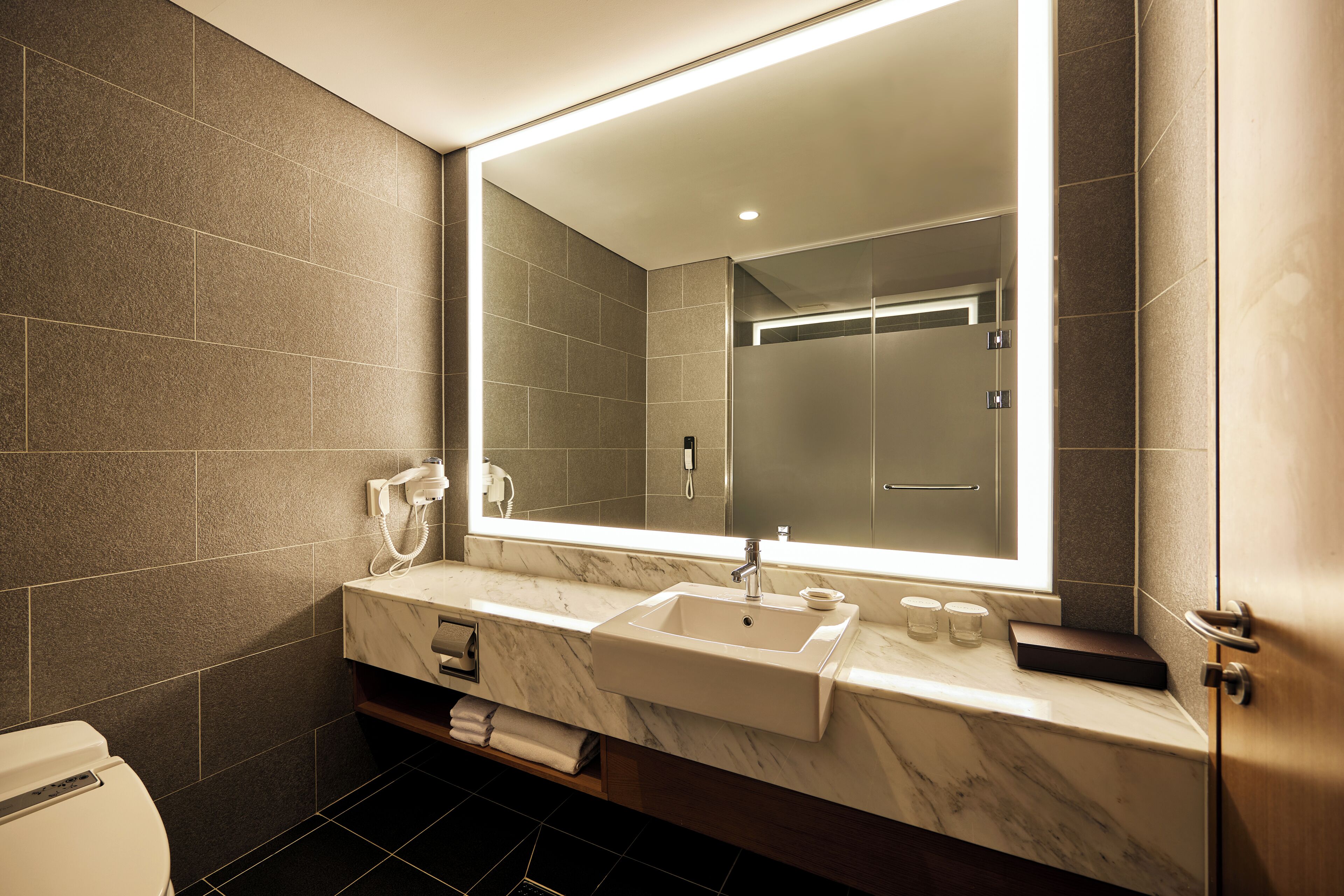 Photo - Mayplace Hotel