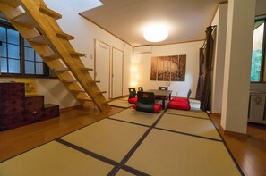 Townhome (5 futon, 2 semidouble, 1 sofa bed) | Living area