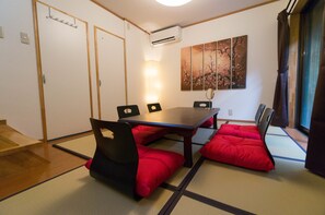 Townhome (5 futon, 2 semidouble, 1 sofa bed) | Living area