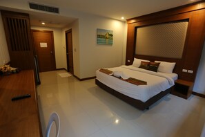 In-room safe, desk, blackout curtains, free WiFi - Rojjana Residence (Kamala)