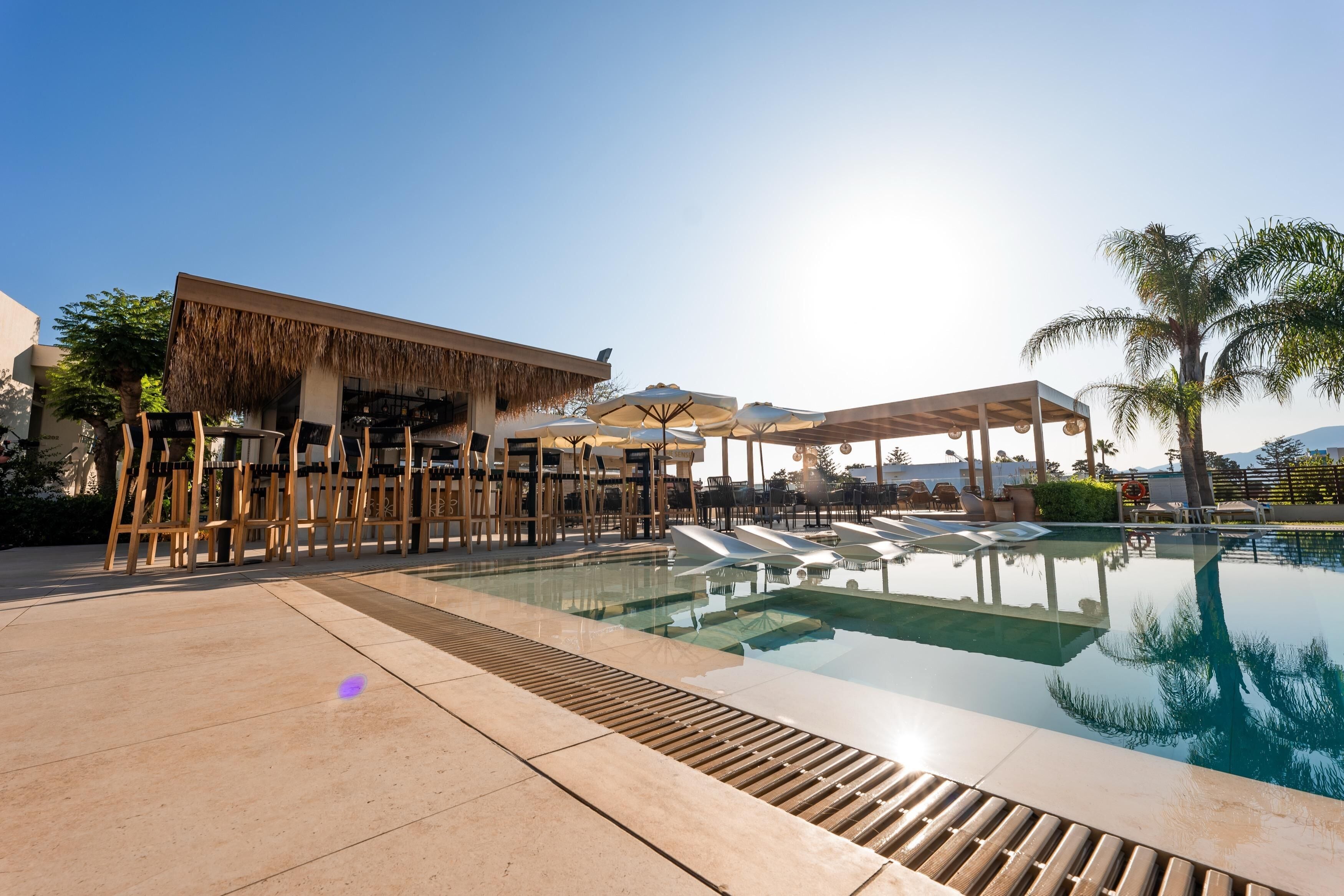 Seasonal outdoor pool, pool umbrellas, sun loungers