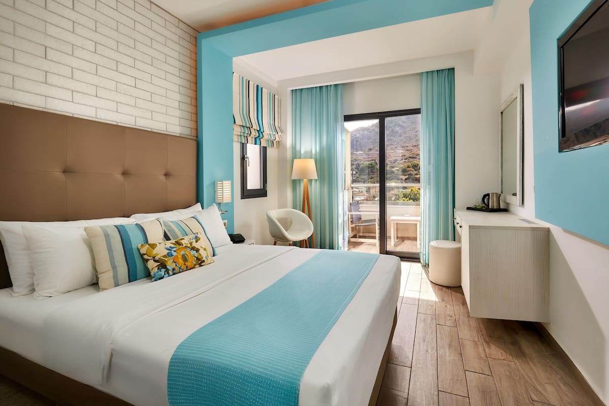 Superior Single Room Mountain View | 高档床上用品、记忆海绵床垫、笔记本电脑工作区、隔音