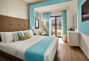 Luxe beddengoed, bedden met traagschuimmatrassen, een laptopwerkplek