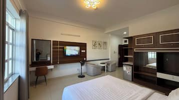 Standard Room | Minibar, két bảo mật tại phòng, bàn, màn/rèm cản sáng