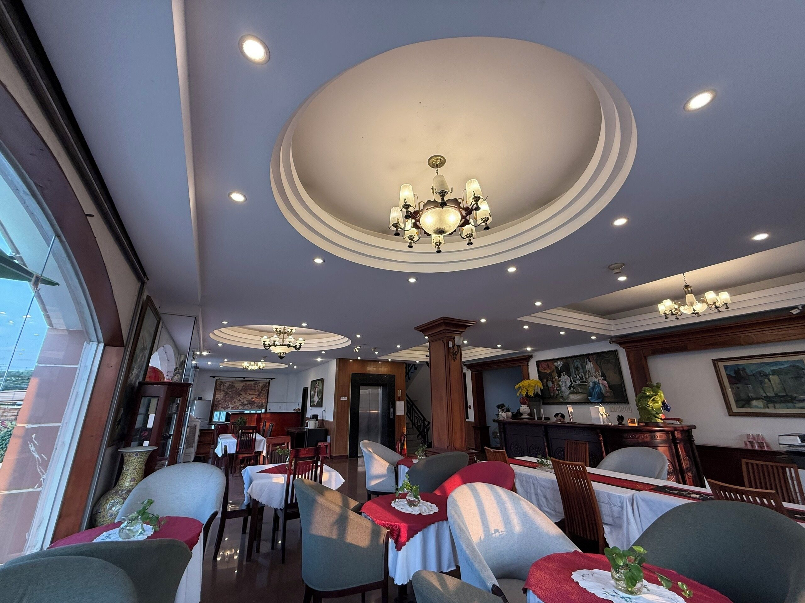 Phục vụ bữa sáng, bữa trưa, bữa tối, món ăn Việt Nam 