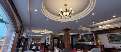 Breakfast, lunch, dinner served; Vietnamese cuisine