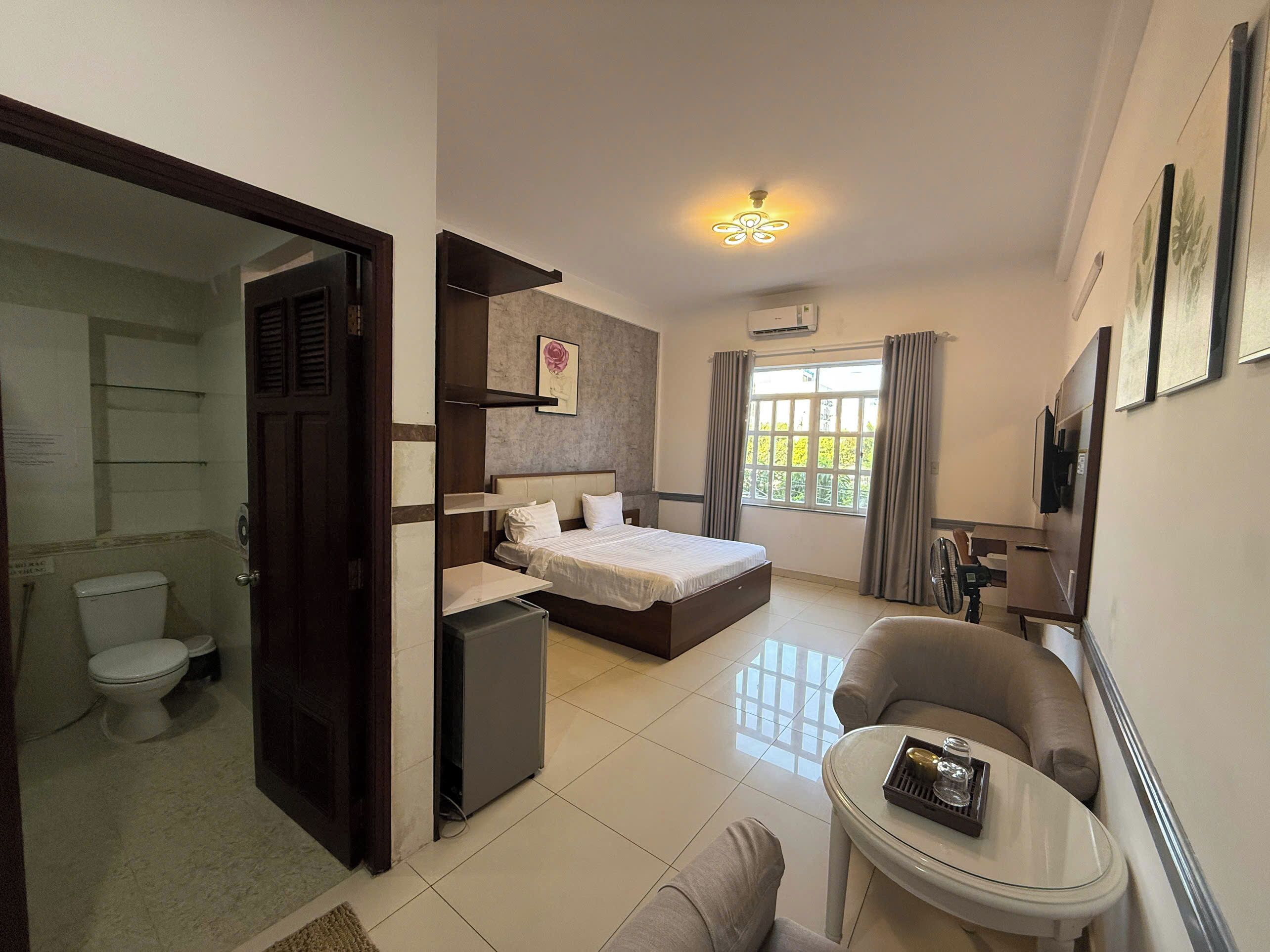 Standard Room | Minibar, pengeskab på værelset, skrivebord, mørklægningsgardiner