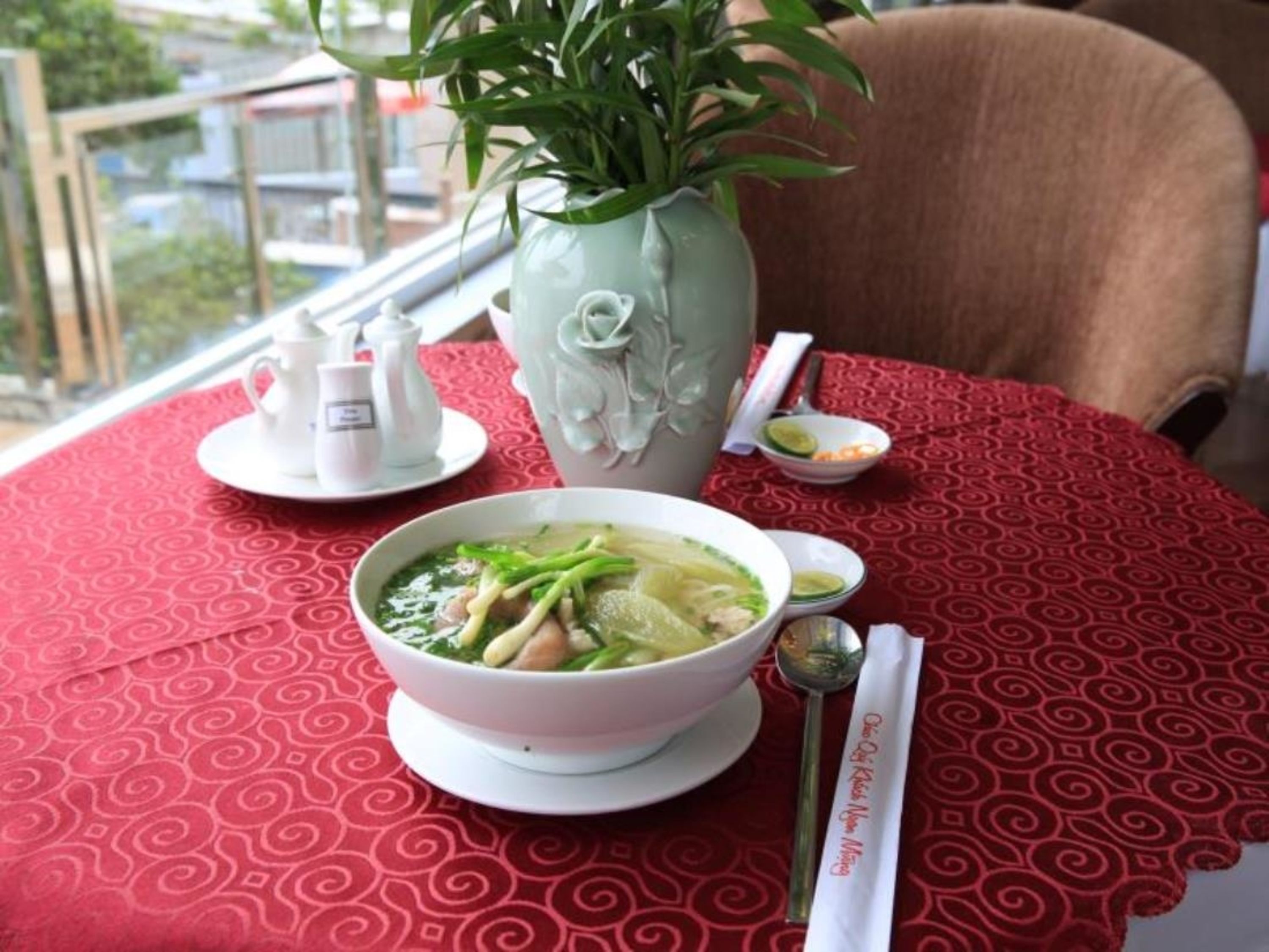 供應早餐、午餐和晚餐，越南料理