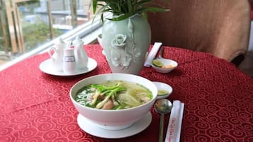 Der serveres morgenmad, frokost og aftensmad