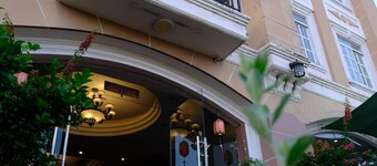 Hoa Phat Hotel & Apartment