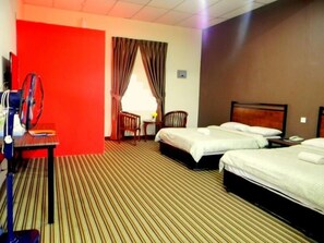 Skrivbord, strykjärn/strykbräda och gratis wi-fi