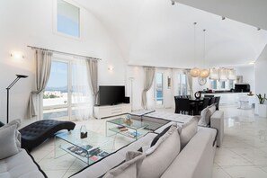 42-inch flat-screen TV with satellite channels, LCD TV, fireplace