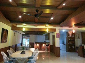 ロビーラウンジ