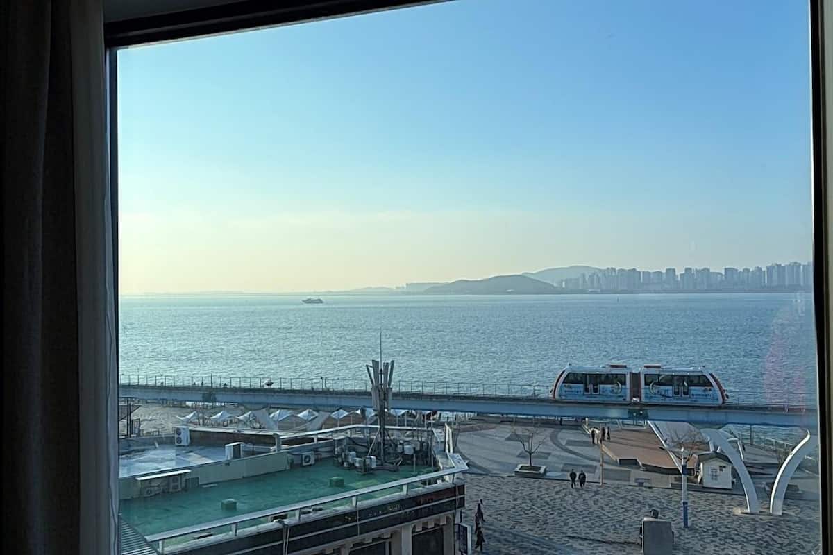 Premium Twin Room with Ocean View | Desk, WiFi (free), individually decorated, individually furnished