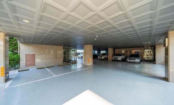 Free self parking - Premiers Hotel (Incheon)