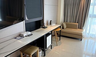 Decoración personalizada, muebles diferentes, escritorio y wifi gratis 