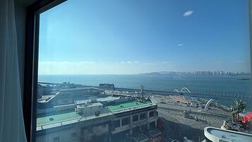 Premium Twin kamer | Individueel gedecoreerd, individueel gemeubileerd, een bureau