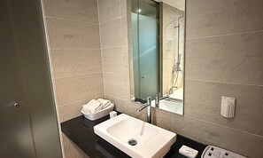 Standard Twin Room with Mountain View | Decoración individual, mobiliario individual, escritorio y wifi gratis