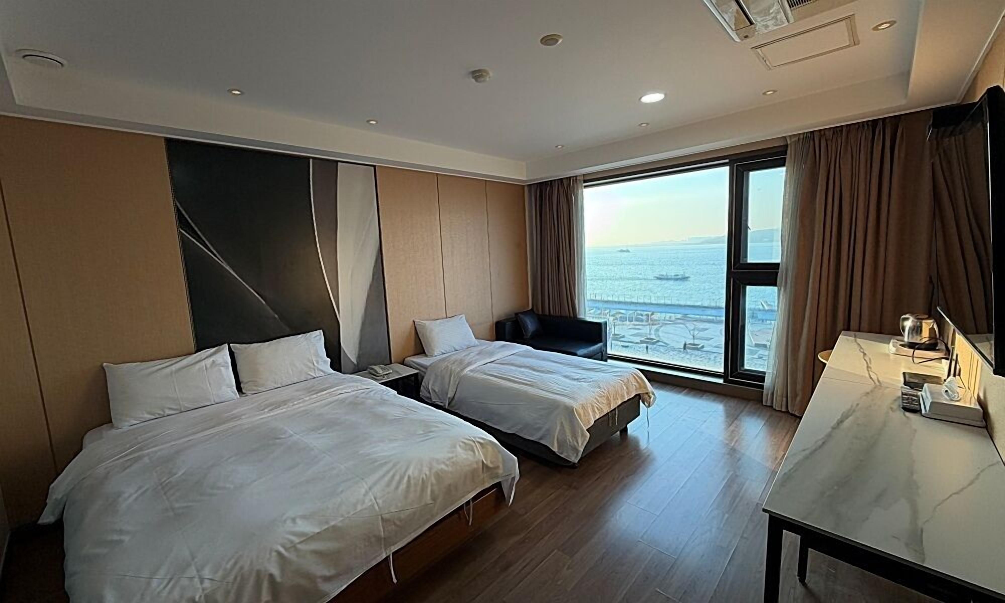 Premium Twin Room with Ocean View