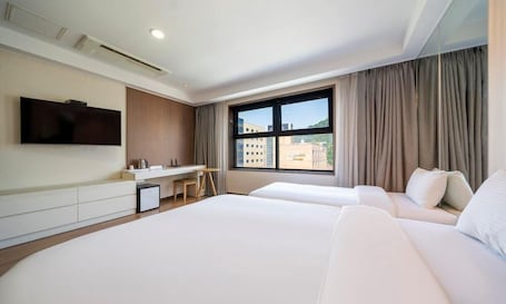 Twin Room | Individually decorated, individually furnished, desk, free WiFi