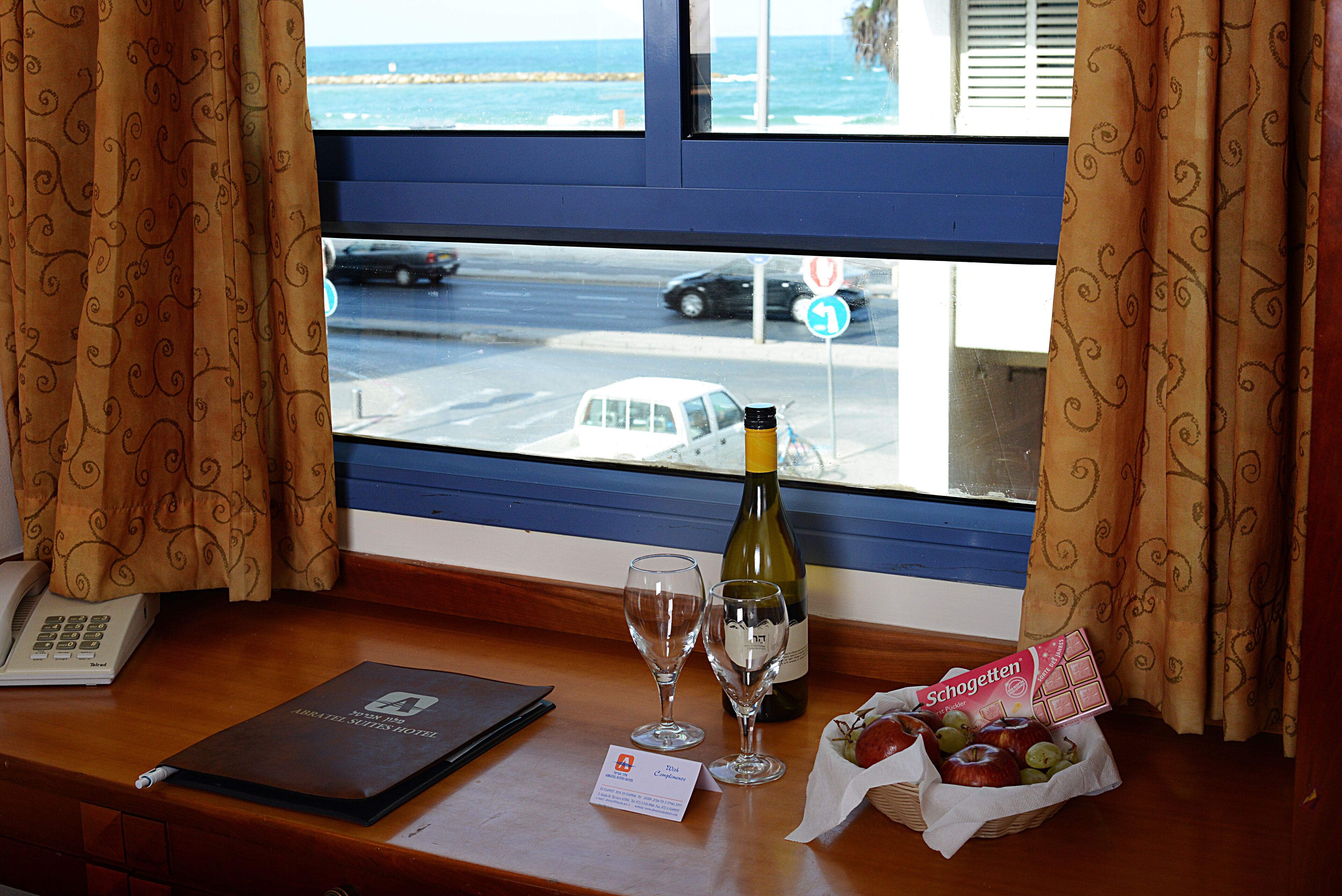suite, 1 bedroom, sea view | in-room safe, desk, laptop workspace, blackout curtains