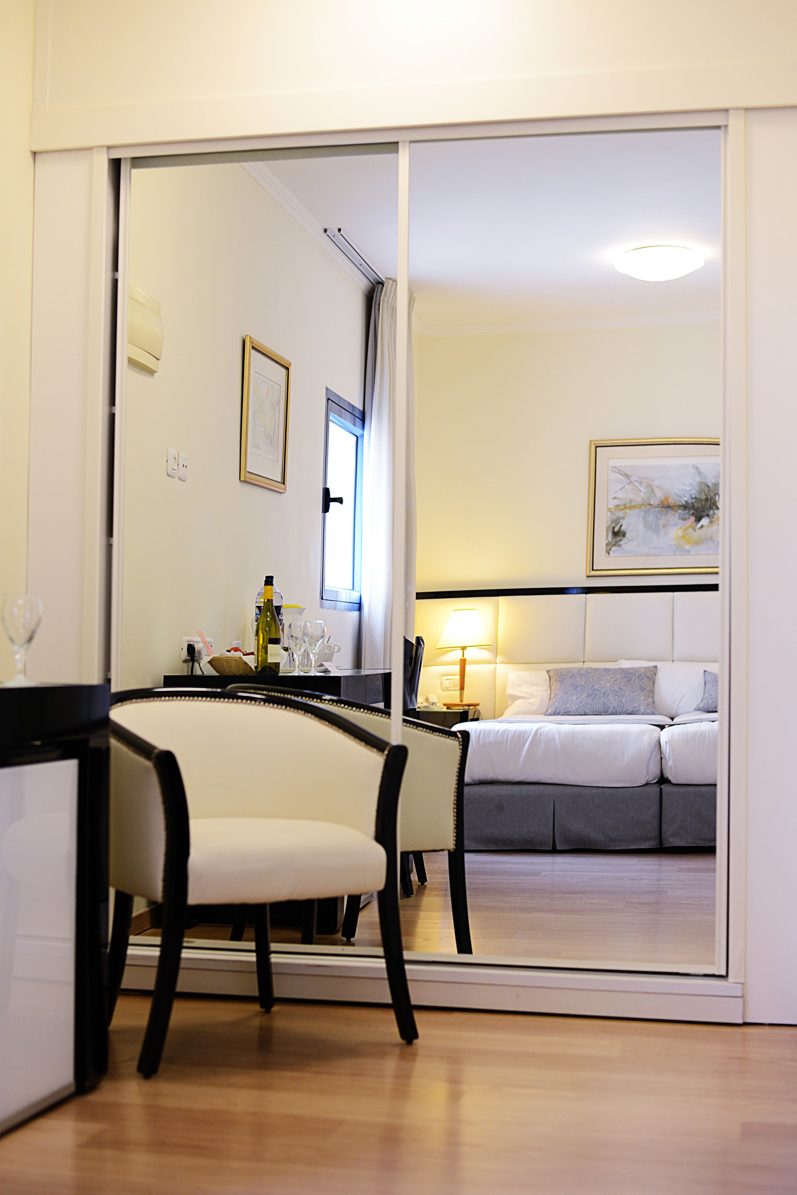 in-room safe, desk, laptop workspace, blackout curtains