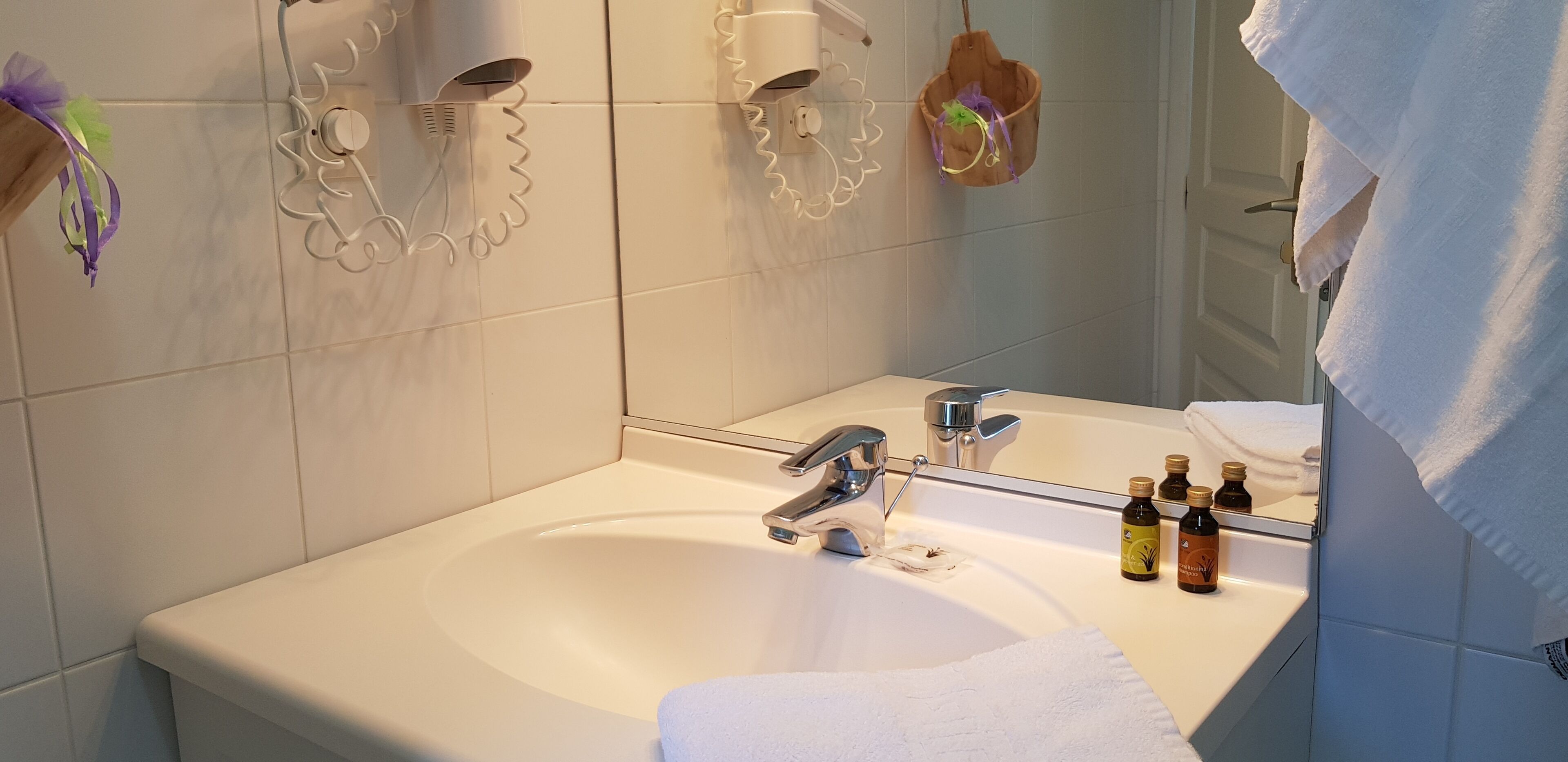 double room, terrace | bathroom sink