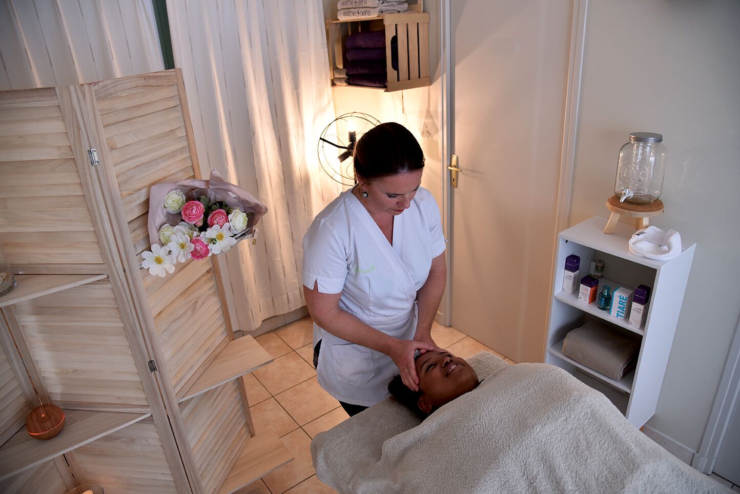body treatments, sports massages, body scrubs, facials, 1 treatment room
