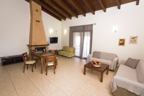 In-room safe, desk, soundproofing, iron/ironing board - Secreto Studios (Kissamos)