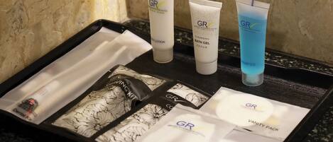 A tray with GR toiletries including a cleansing bath gel, body lotion, and shampoo.