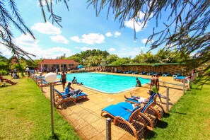 Outdoor pool - Poa Place Resort & Hotel - Where Nature Meets Comfort Eldoret (Eldoret)