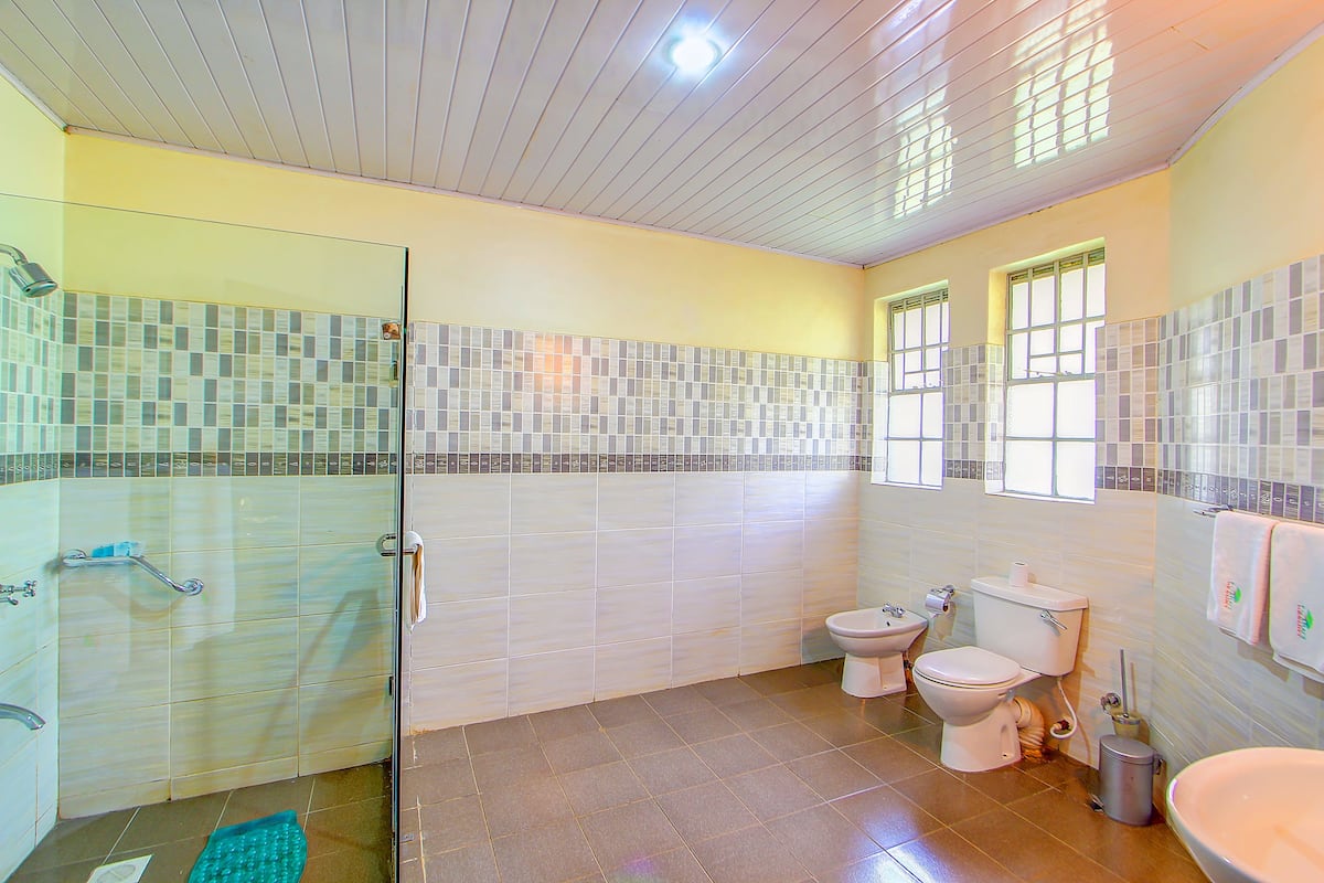 Family Room with Lounge & Park View | Bathroom | Shower, designer toiletries, hair dryer, bathrobes