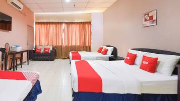 Family Suite | 1 bedroom, desk, free WiFi, bed sheets