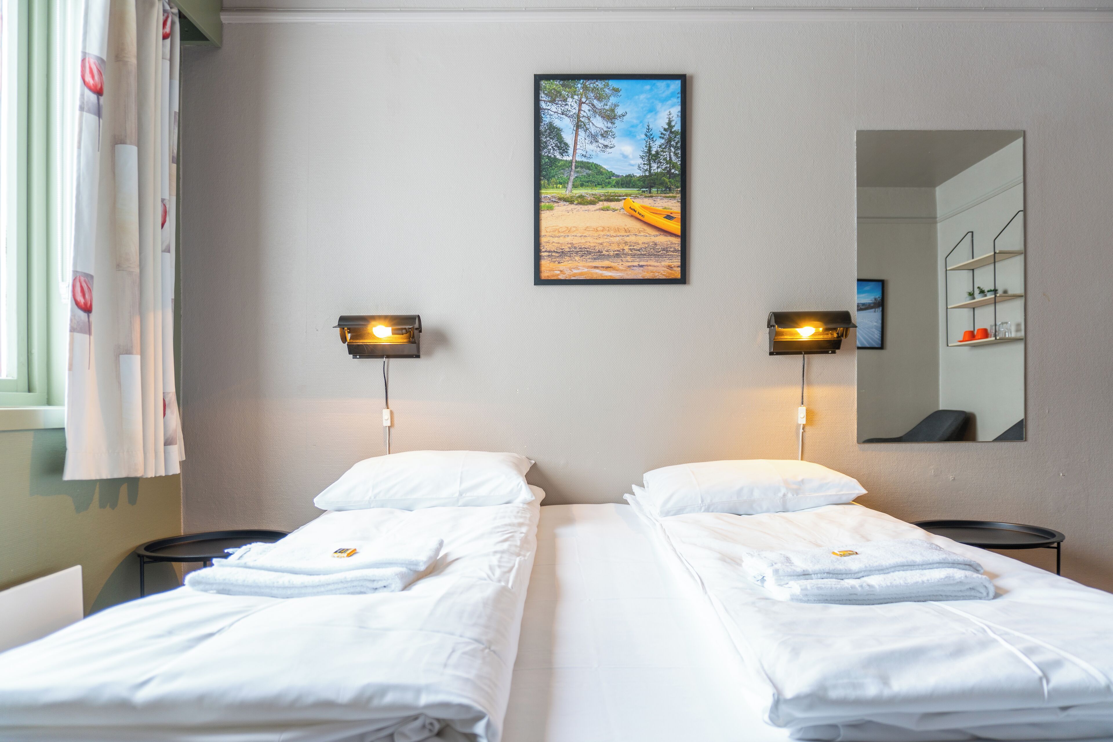 Habitación básica doble, 1 cama Queen size | Vista al lago