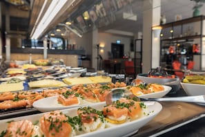 Breakfast buffet - home Hotel (Wilhelmshaven)