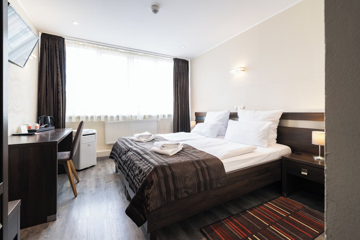 Standard Double Room, 2 Single Beds