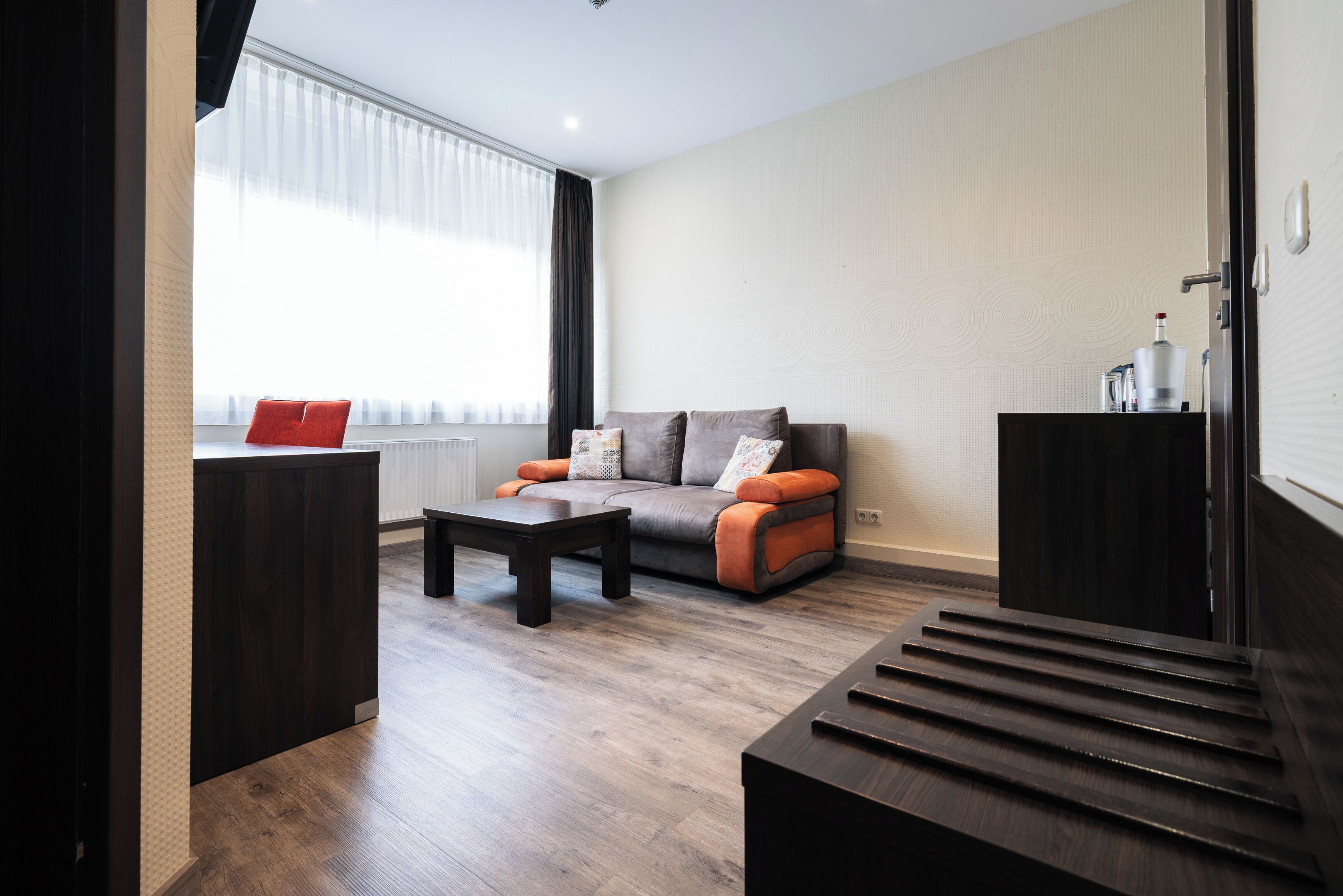 junior suite, 1 bedroom, courtyard area | living area | 32-inch flat-screen tv with satellite channels, tv