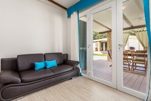 Luxury Mobile Home, 2 Bedrooms, Terrace, Sea Facing | Living area