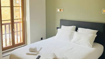 Habitación doble estándar | Decoración personalizada y muebles diferentes