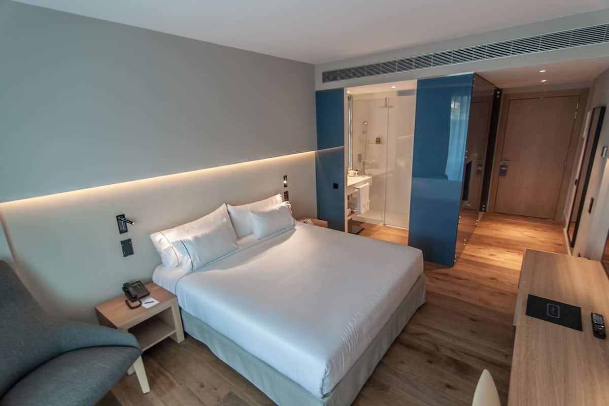 Habitación estándar, balcón, vistas a la montaña | Sábanas de algodón egipcio y ropa de cama de alta calidad