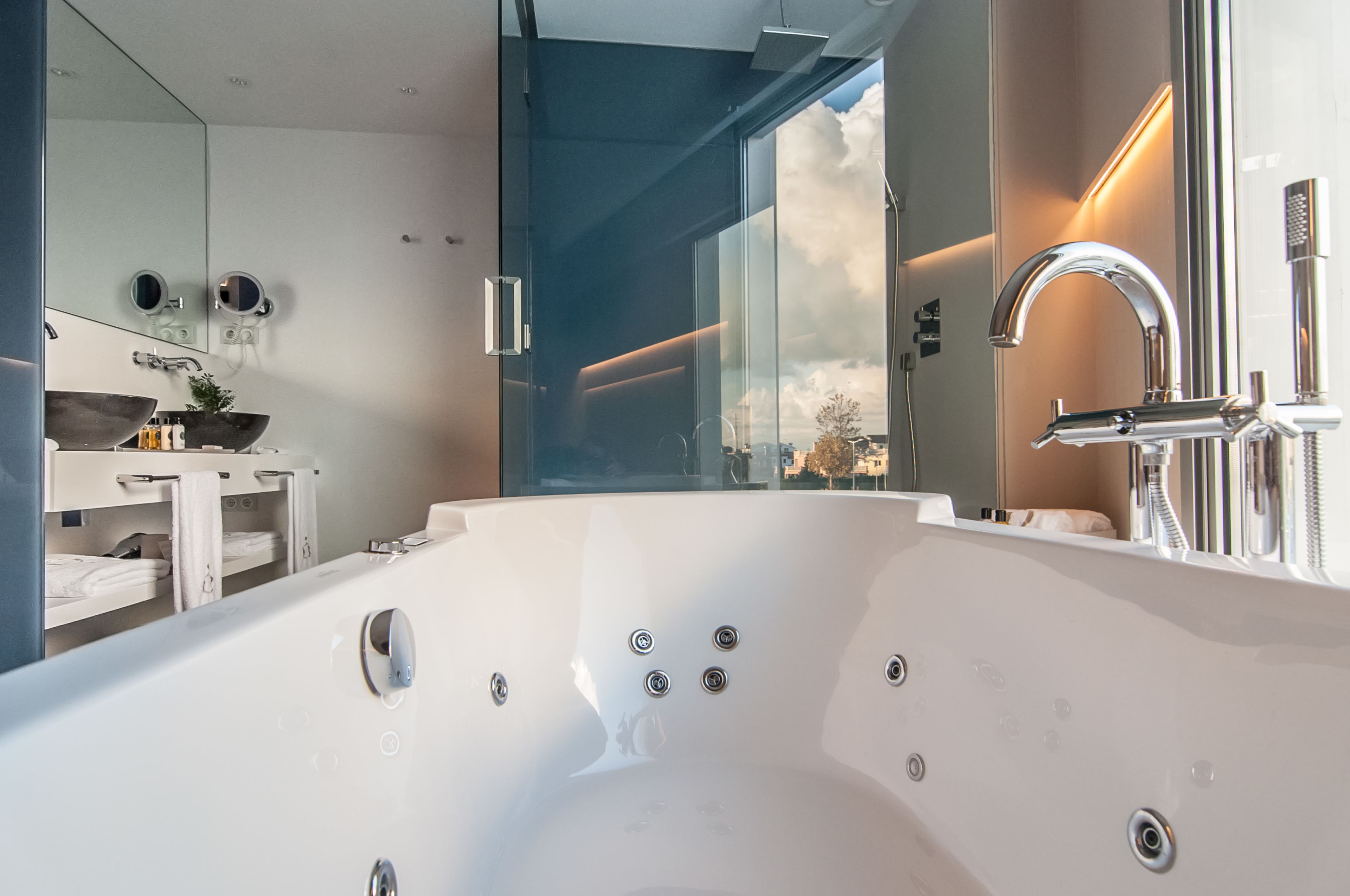 junior suite | jetted bathtub