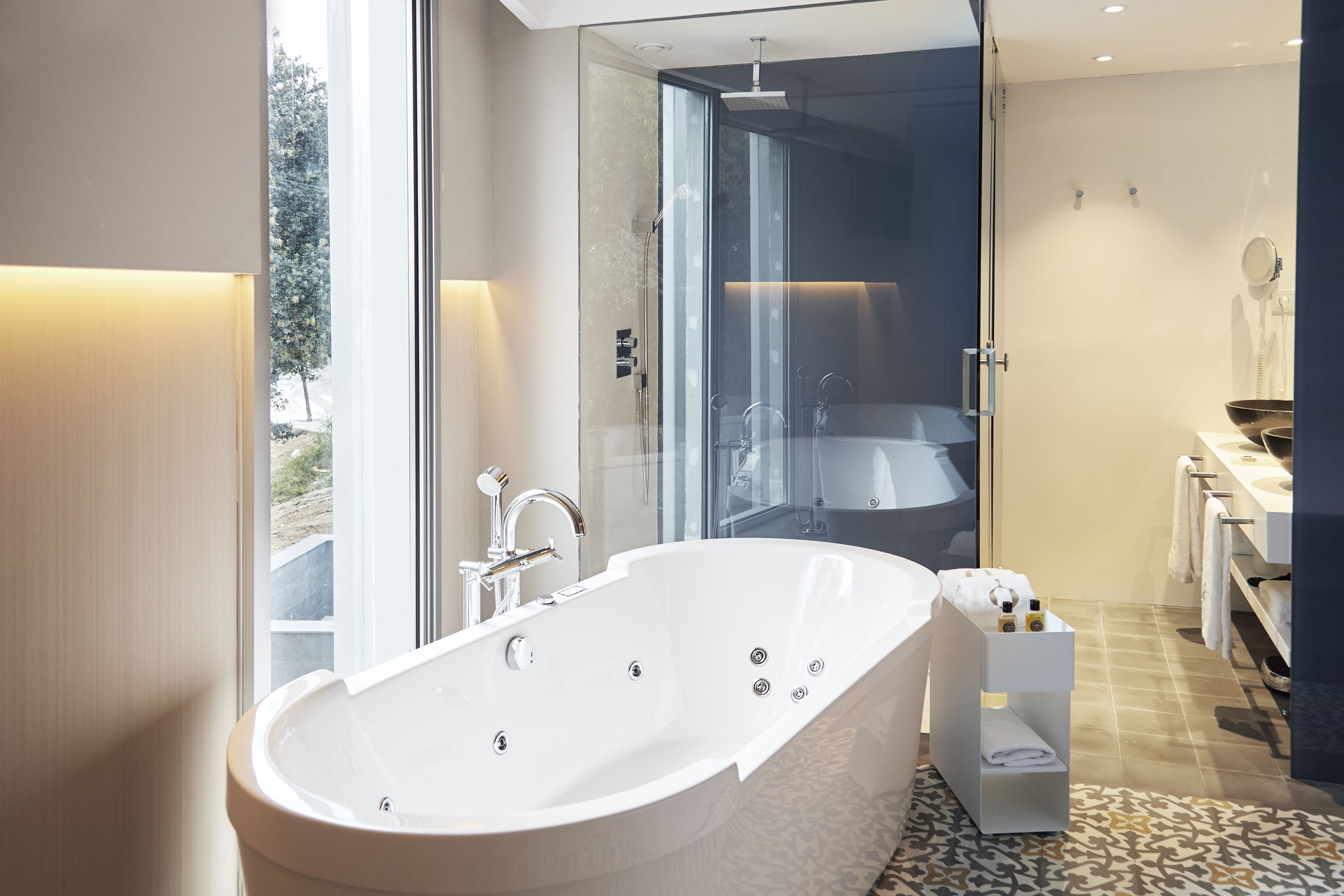 junior suite | jetted bathtub