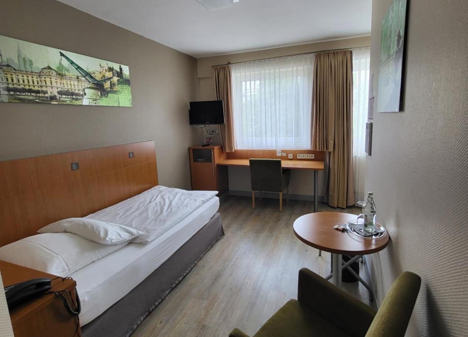 standard single room | 1 bedroom, desk, laptop workspace, blackout curtains