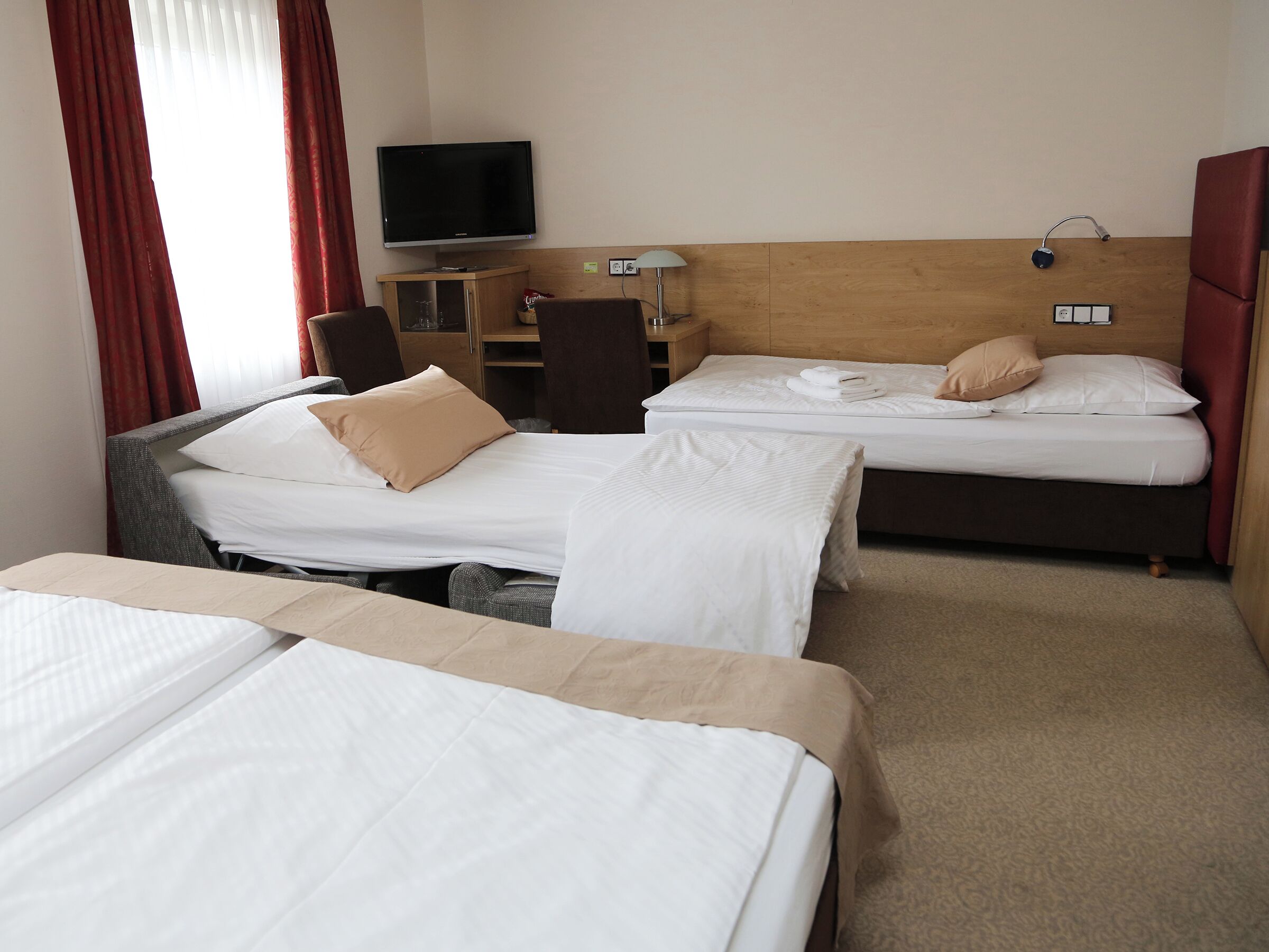 standard quadruple room | 1 bedroom, desk, laptop workspace, blackout curtains