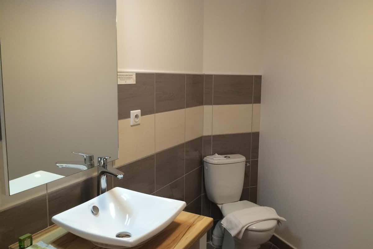 free toiletries, hair dryer, towels