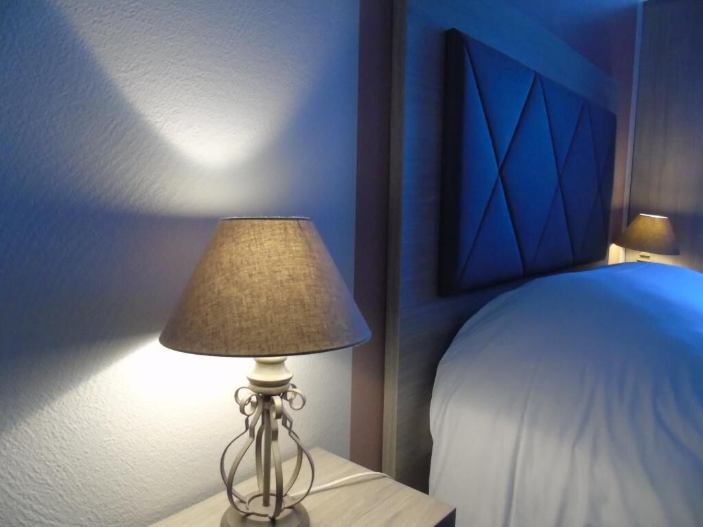 1 bedroom, desk, soundproofing, free cots/infant beds